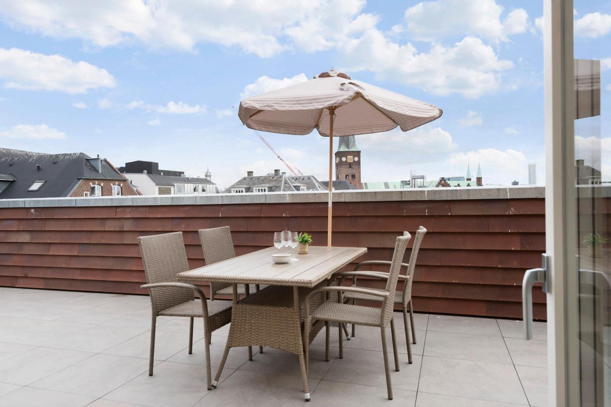 Grand Penthouse Suite With Private Rooftop Terrace 오르후스 외부 사진