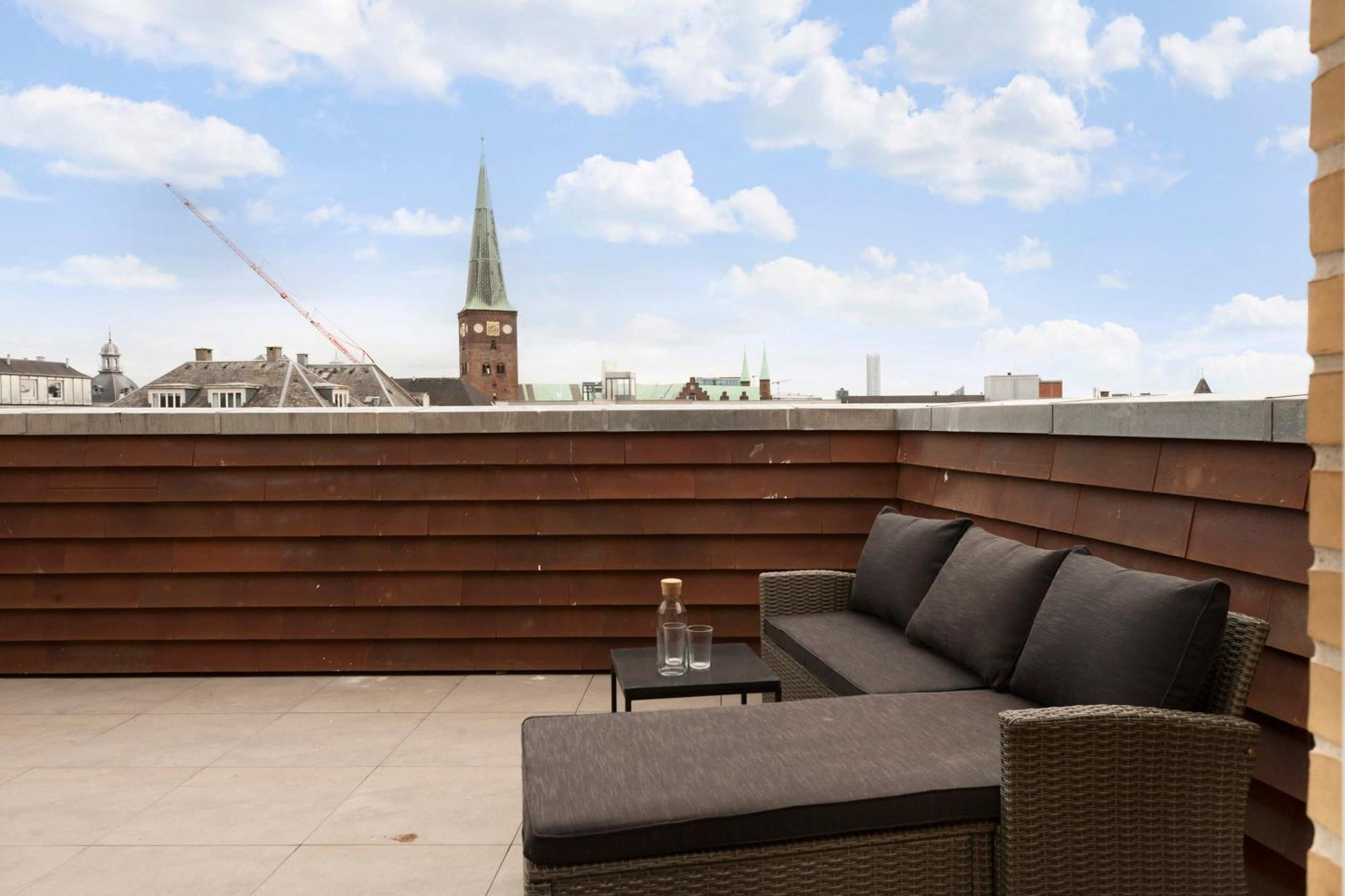 Grand Penthouse Suite With Private Rooftop Terrace 오르후스 외부 사진
