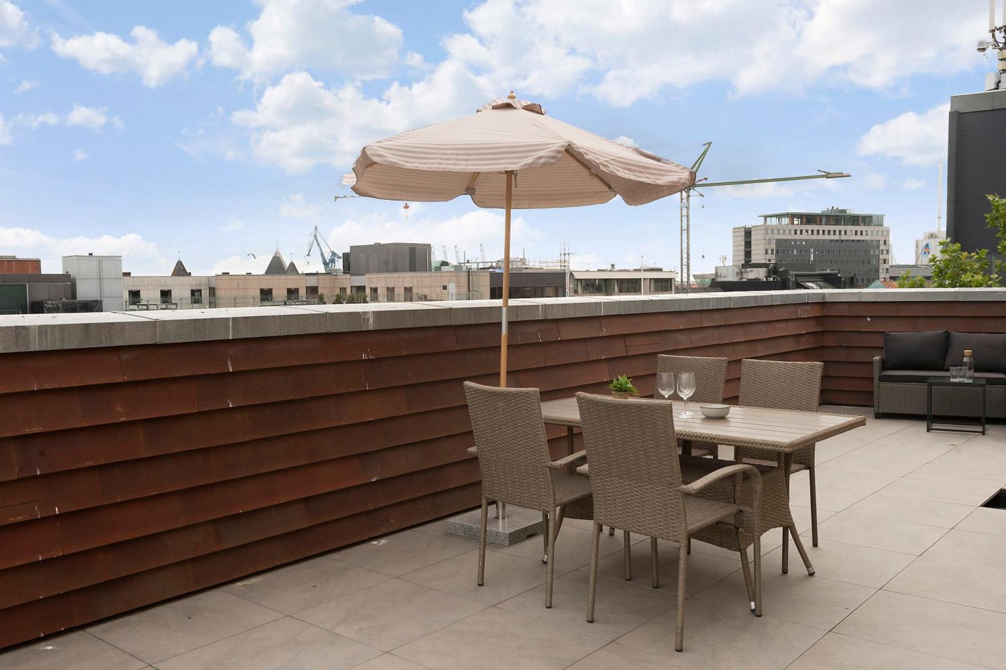 Grand Penthouse Suite With Private Rooftop Terrace 오르후스 외부 사진