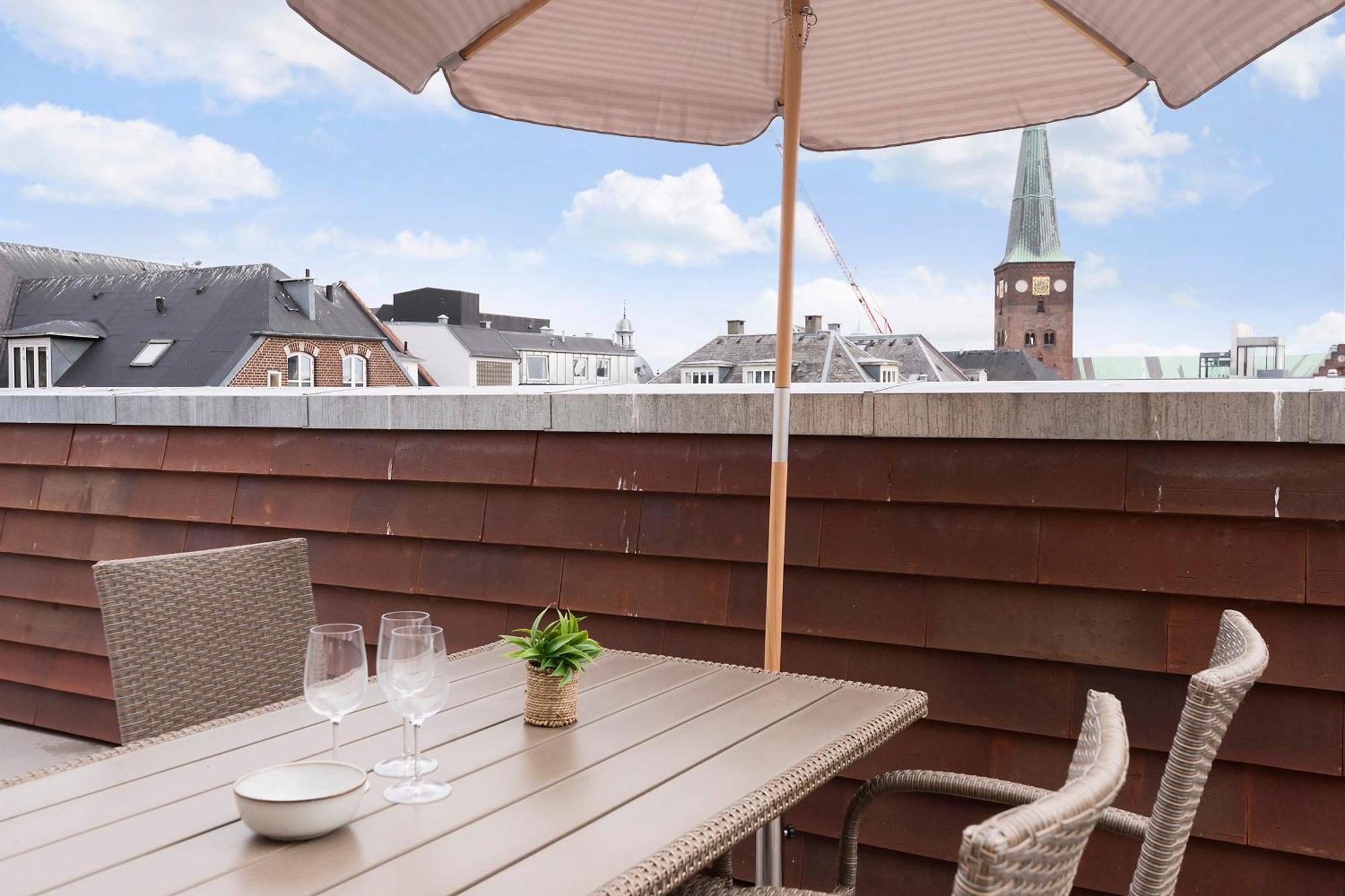 Grand Penthouse Suite With Private Rooftop Terrace 오르후스 외부 사진